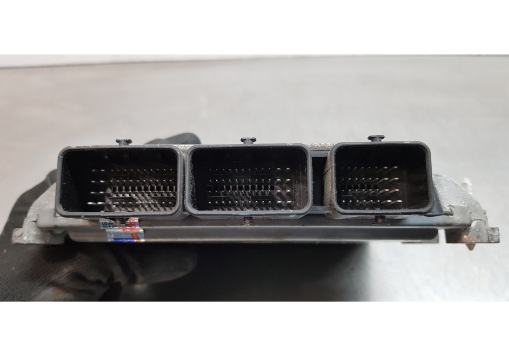 Recambio de centralita motor uce para volvo v50 familiar 2.0 d kinetic referencia OEM IAM 30785520AA  