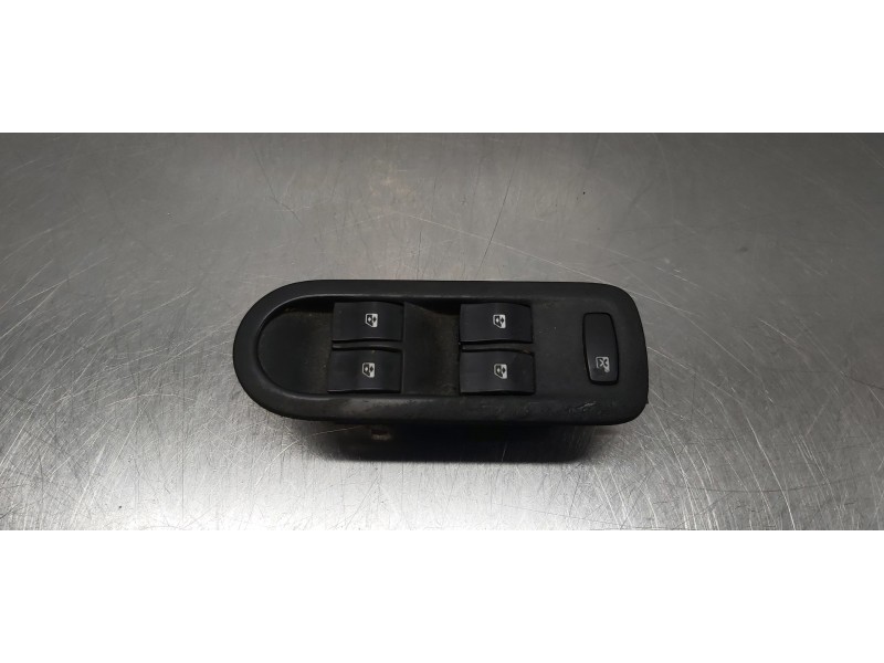 Recambio de mando elevalunas delantero izquierdo para renault scenic ii grand pack authentique referencia OEM IAM 8200315042 820