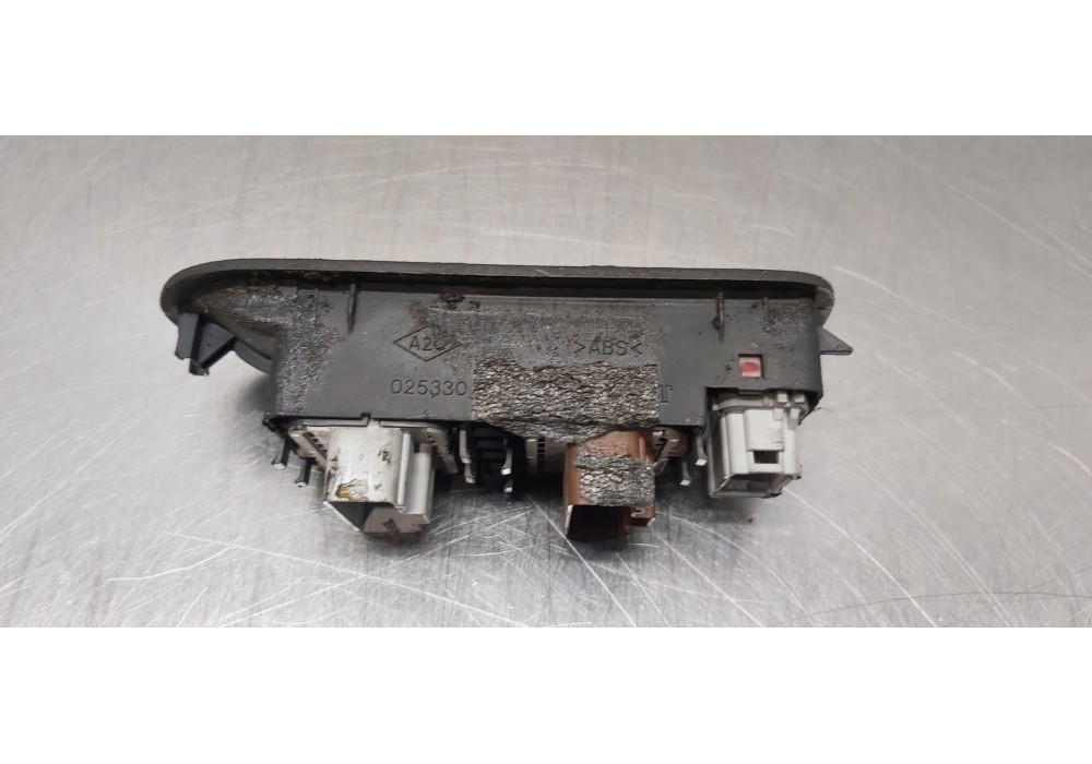 Recambio de mando elevalunas delantero izquierdo para renault scenic ii grand pack authentique referencia OEM IAM 8200315042 820