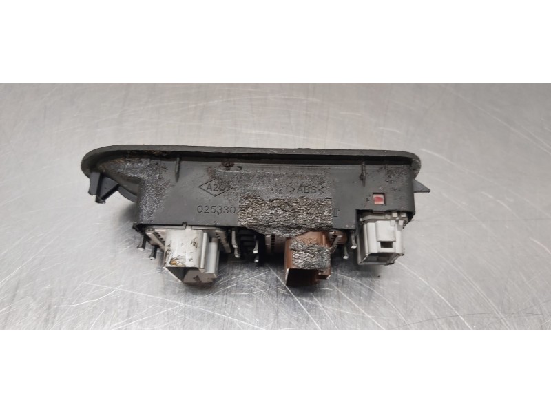 Recambio de mando elevalunas delantero izquierdo para renault scenic ii grand pack authentique referencia OEM IAM 8200315042 820