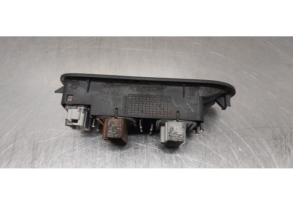Recambio de mando elevalunas delantero izquierdo para renault scenic ii grand pack authentique referencia OEM IAM 8200315042 820
