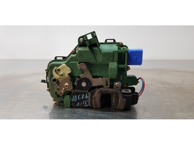 Recambio de cerradura puerta delantera izquierda para volkswagen polo (9n1) trendline referencia OEM IAM 3B1837015AQ  