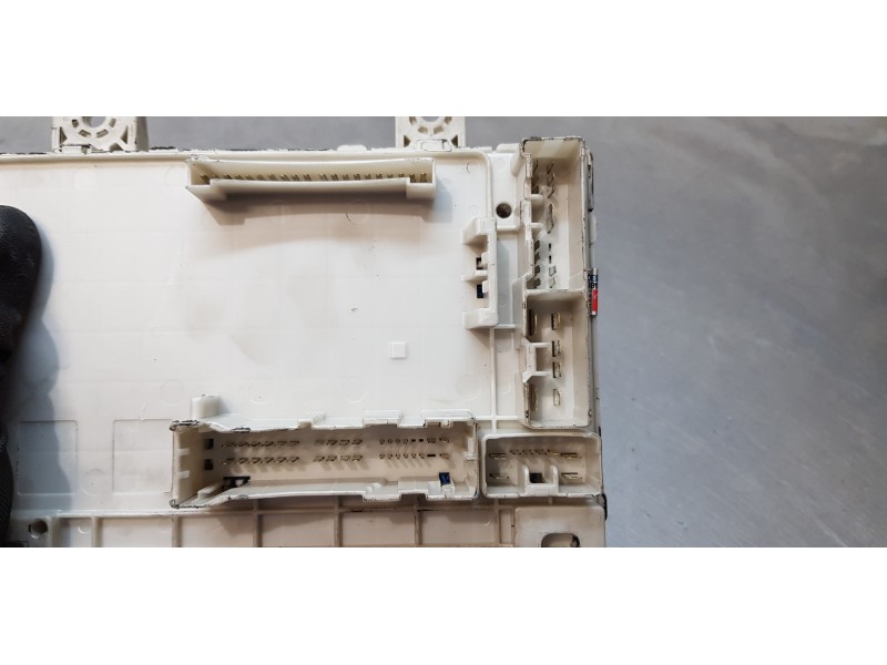 Recambio de caja reles / fusibles para mitsubishi colt berlina 5 (z) cleartec inform referencia OEM IAM MN108319   Recambio de caja reles / fusibles para mitsubishi colt berlina 5 (z) cleartec inform referencia OEM IAM MN108319