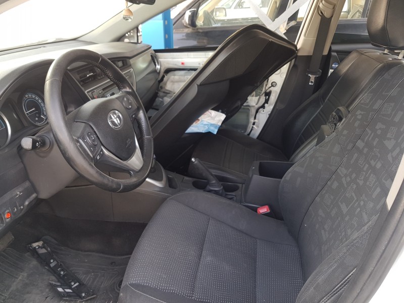 toyota auris touring sports (e18) del año 2014