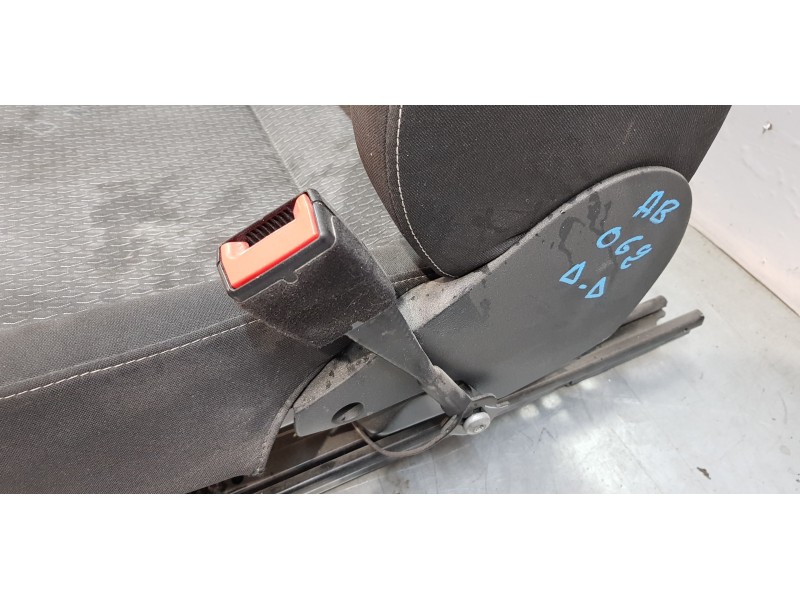 Recambio de asiento delantero derecho para volkswagen caddy furgón/kombi kombi referencia OEM IAM    Recambio de asiento delantero derecho para volkswagen caddy furgón/kombi kombi referencia OEM IAM