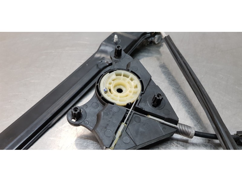 Recambio de elevalunas delantero derecho para volkswagen caddy furgón/kombi kombi referencia OEM IAM 2K5837462   Recambio de elevalunas delantero derecho para volkswagen caddy furgón/kombi kombi referencia OEM IAM 2K5837462