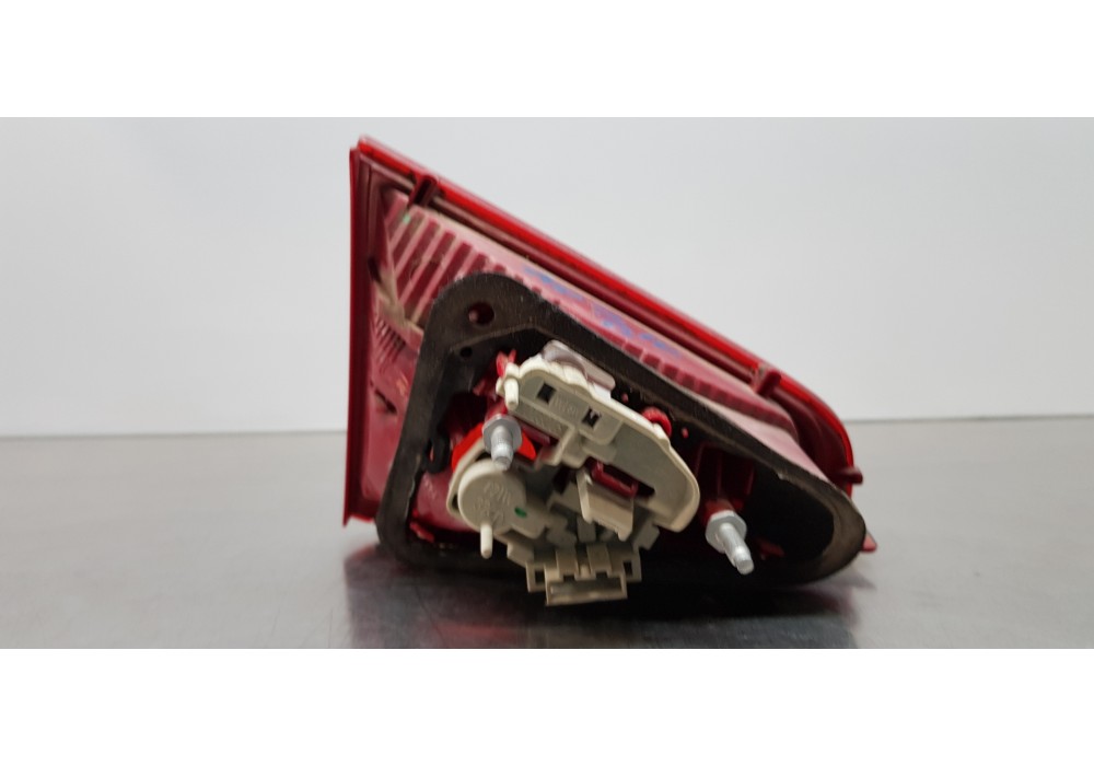 Recambio de piloto trasero derecho interior para audi a5 coupe (8t) 2.7 tdi referencia OEM IAM 8T0945094   Recambio de piloto trasero derecho interior para audi a5 coupe (8t) 2.7 tdi referencia OEM IAM 8T0945094