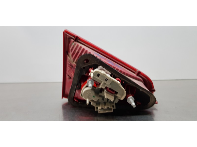 Recambio de piloto trasero derecho interior para audi a5 coupe (8t) 2.7 tdi referencia OEM IAM 8T0945094   Recambio de piloto trasero derecho interior para audi a5 coupe (8t) 2.7 tdi referencia OEM IAM 8T0945094