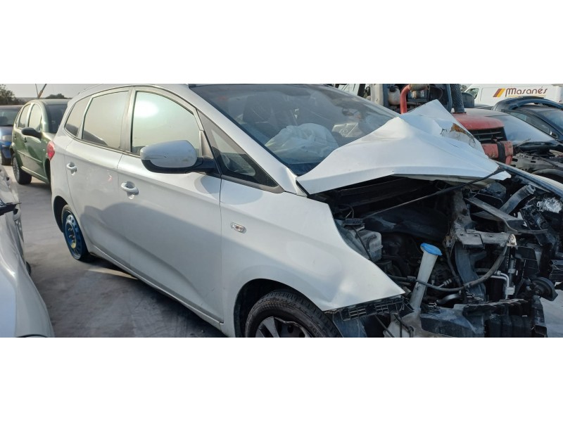 kia carens ( ) del año 2023