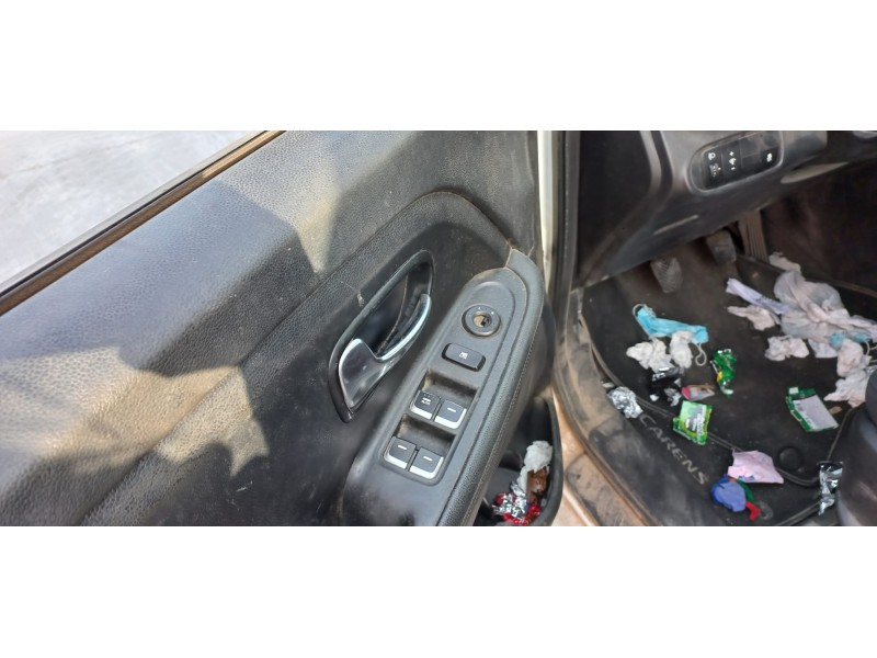 kia carens ( ) del año 2023