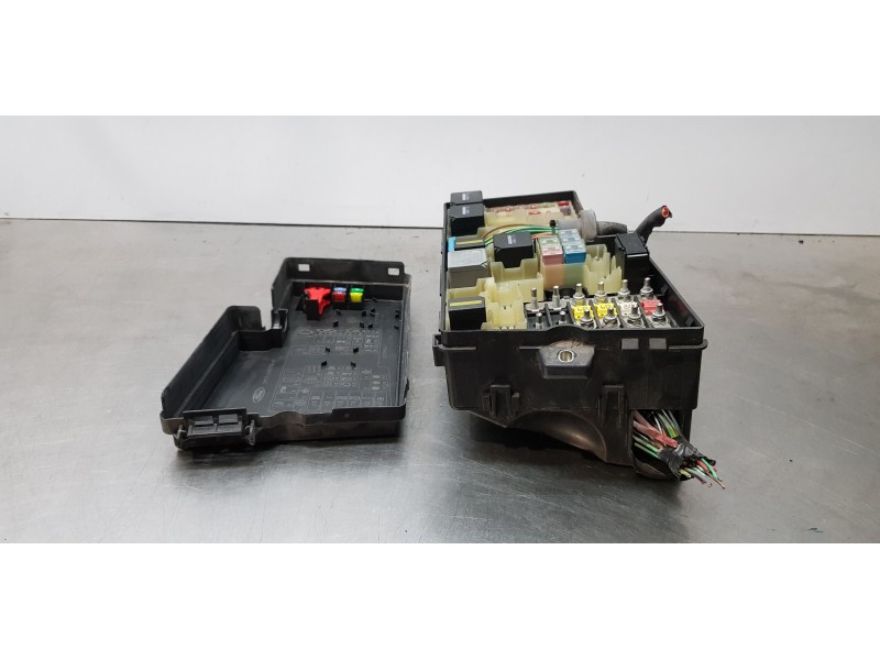 Recambio de caja reles / fusibles para ford focus berlina (cap) ghia referencia OEM IAM 3M5T14067BC  