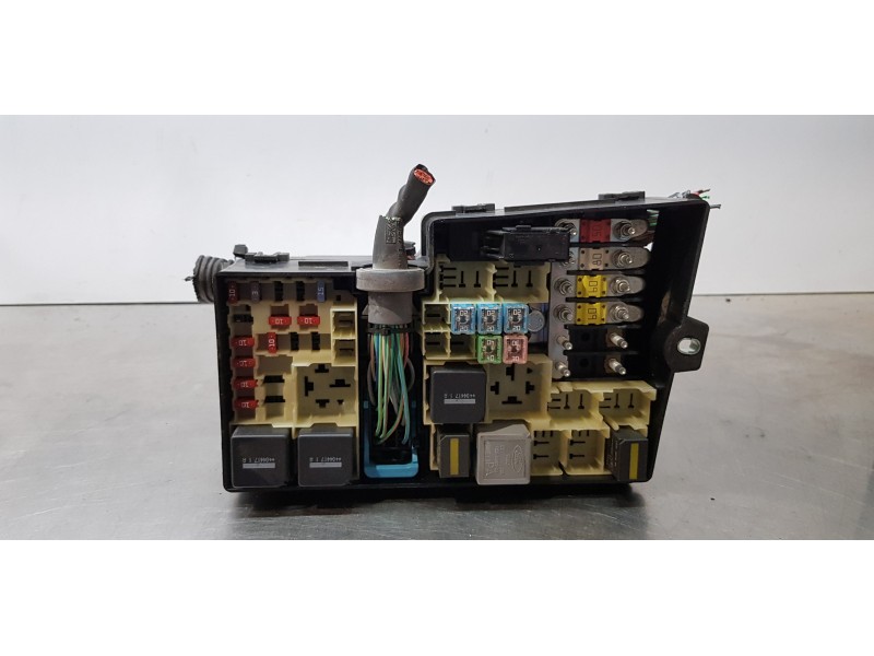 Recambio de caja reles / fusibles para ford focus berlina (cap) ghia referencia OEM IAM 3M5T14067BC  