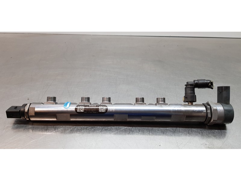 Recambio de rampa inyectora para toyota avensis touring sports executive referencia OEM IAM 23810WA020 8514166 0445214278