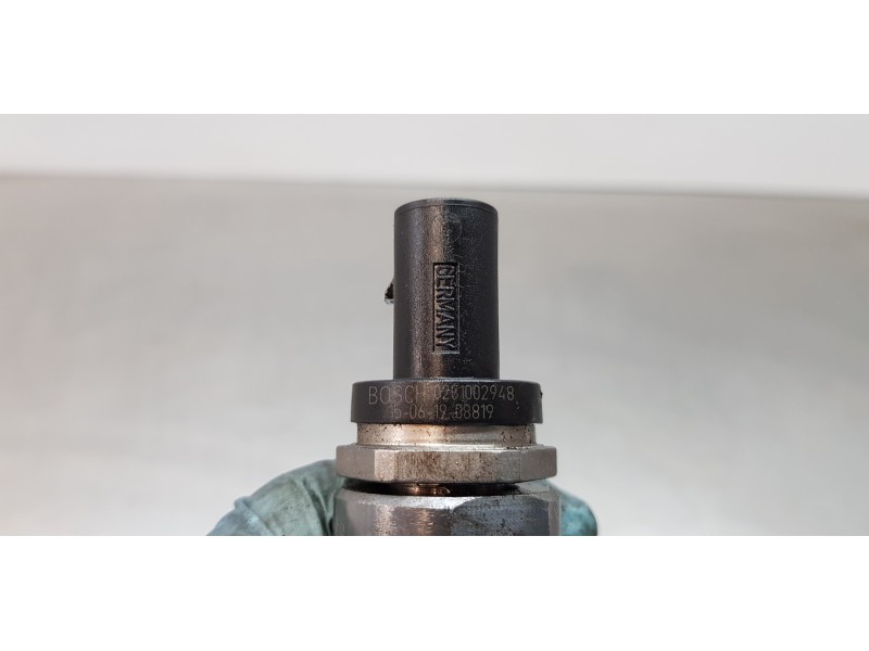 Recambio de rampa inyectora para toyota avensis touring sports executive referencia OEM IAM 23810WA020 8514166 0445214278