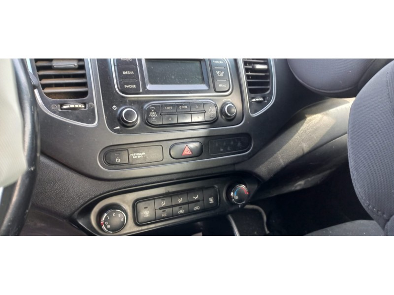 kia carens ( ) del año 2023