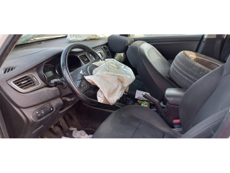 kia carens ( ) del año 2023