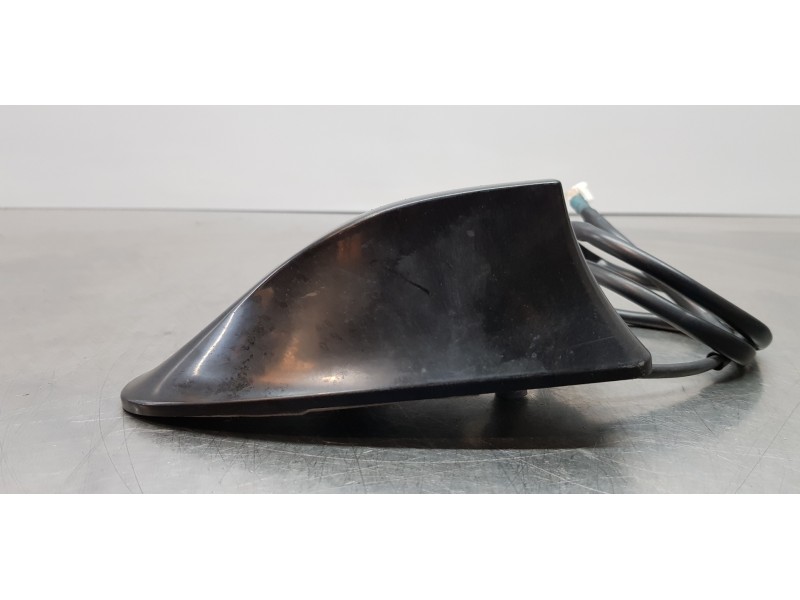 Recambio de antena para toyota yaris hybrid active referencia OEM IAM 863000D220  