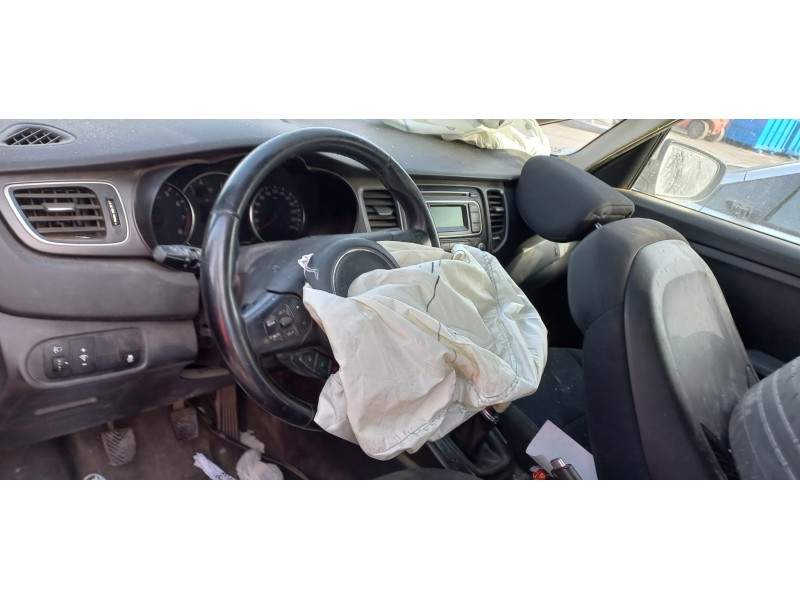 kia carens ( ) del año 2023