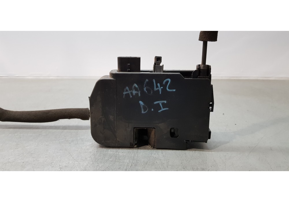 Recambio de cerradura puerta delantera izquierda para iveco daily caja cerrada furgón 3.5 t referencia OEM IAM 5801529301C  