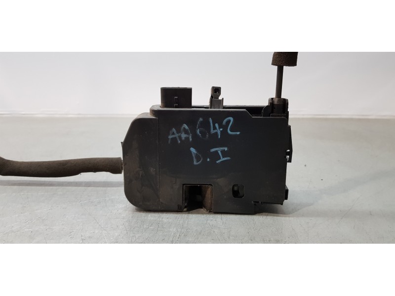 Recambio de cerradura puerta delantera izquierda para iveco daily caja cerrada furgón 3.5 t referencia OEM IAM 5801529301C  