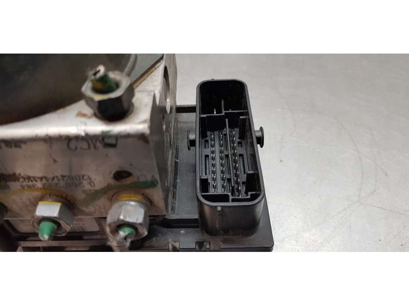 Recambio de abs para dacia duster laureate 4x2 referencia OEM IAM 8200846463  