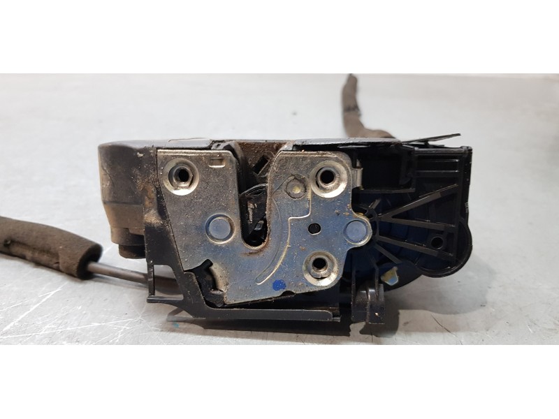 Recambio de cerradura puerta delantera izquierda para iveco daily caja cerrada furgón 3.5 t referencia OEM IAM 5801529301C  