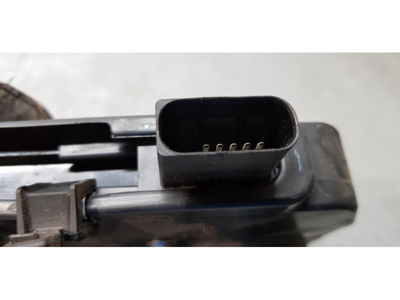 Recambio de cerradura puerta delantera izquierda para iveco daily caja cerrada furgón 3.5 t referencia OEM IAM 5801529301C  