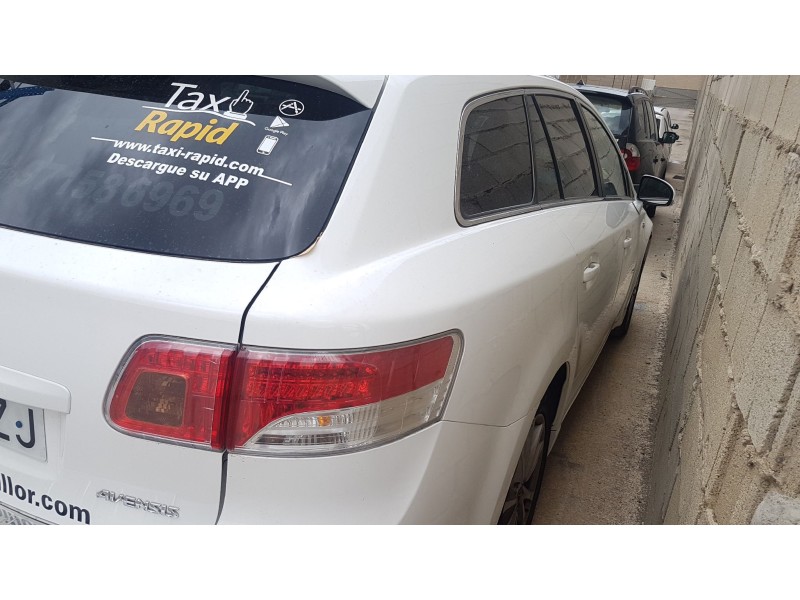 toyota avensis cross sport (t27) del año 2010