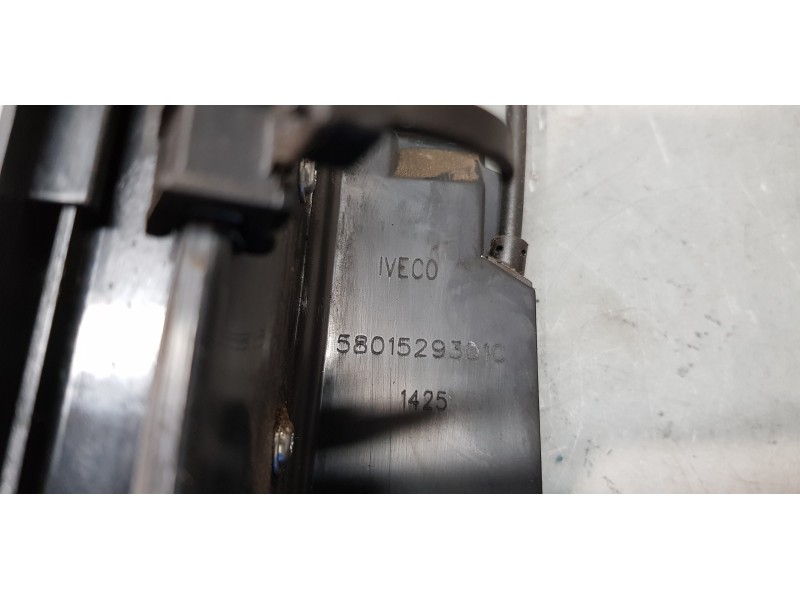 Recambio de cerradura puerta delantera izquierda para iveco daily caja cerrada furgón 3.5 t referencia OEM IAM 5801529301C  