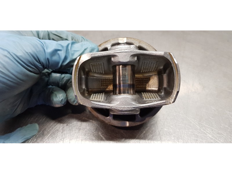 Recambio de piston para toyota corolla touring sports (e21) hybrid advance referencia OEM IAM 1310124050  