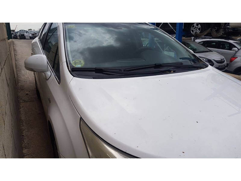 toyota avensis cross sport (t27) del año 2010