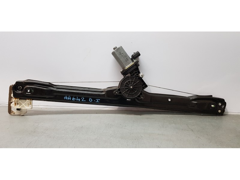 Recambio de elevalunas delantero izquierdo para iveco daily caja cerrada furgón 3.5 t referencia OEM IAM 5801901052   Recambio de elevalunas delantero izquierdo para iveco daily caja cerrada furgón 3.5 t referencia OEM IAM 5801901052