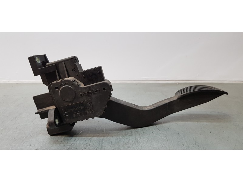 Recambio de pedal acelerador para iveco daily caja cerrada furgón 3.5 t referencia OEM IAM 5801333490  