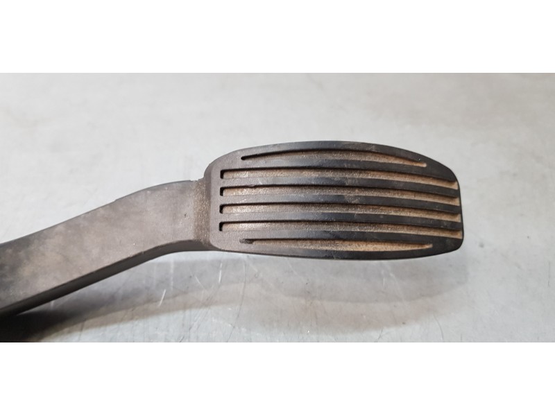 Recambio de pedal acelerador para iveco daily caja cerrada furgón 3.5 t referencia OEM IAM 5801333490  