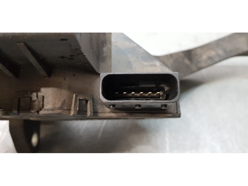 Recambio de pedal acelerador para iveco daily caja cerrada furgón 3.5 t referencia OEM IAM 5801333490  
