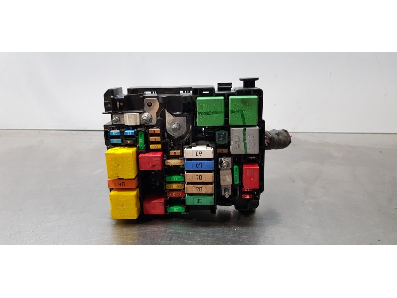 Recambio de caja reles / fusibles para citroen c4 cactus feel referencia OEM IAM 9804846880  