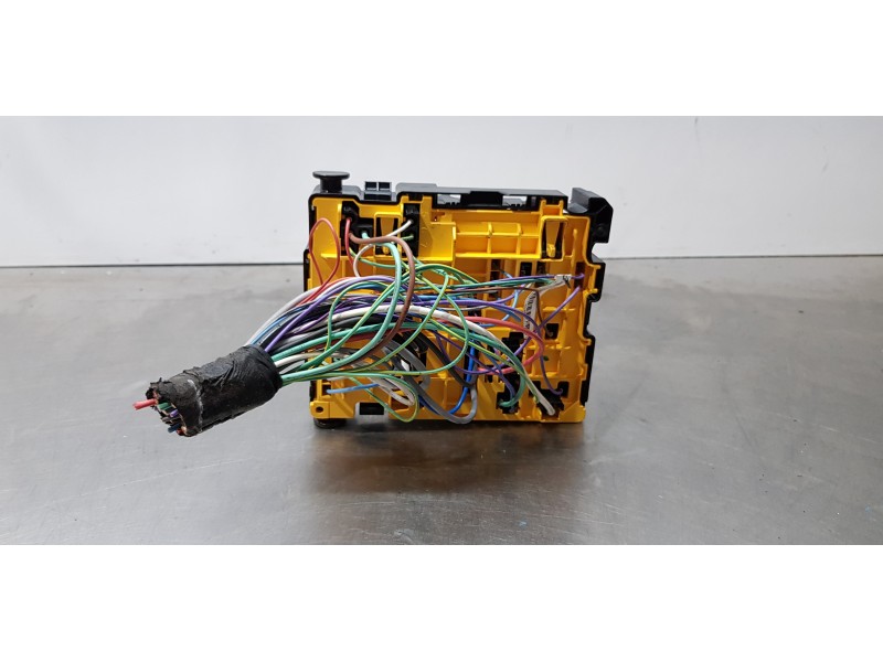 Recambio de caja reles / fusibles para citroen c4 cactus feel referencia OEM IAM 9804846880  
