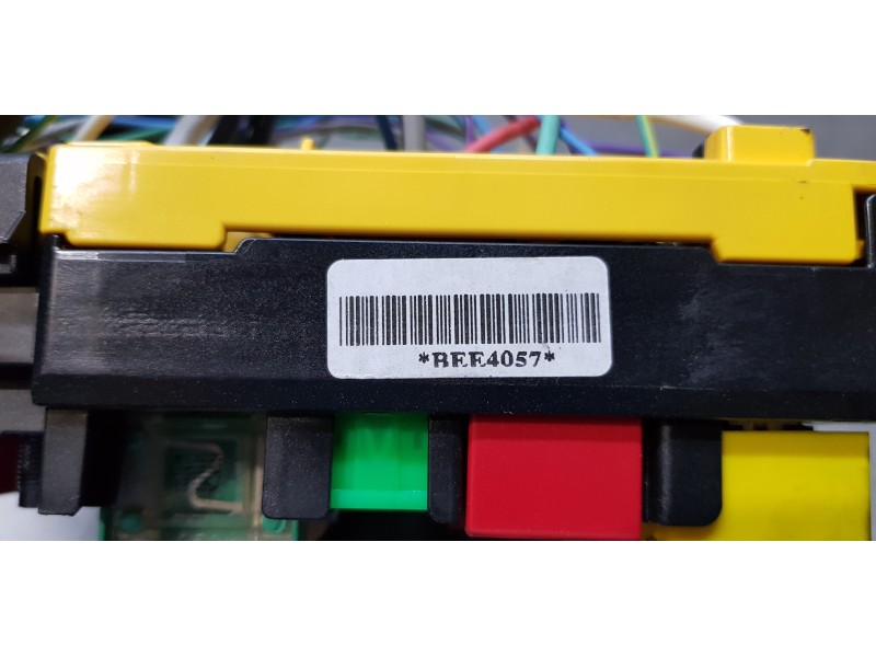 Recambio de caja reles / fusibles para citroen c4 cactus feel referencia OEM IAM 9804846880  