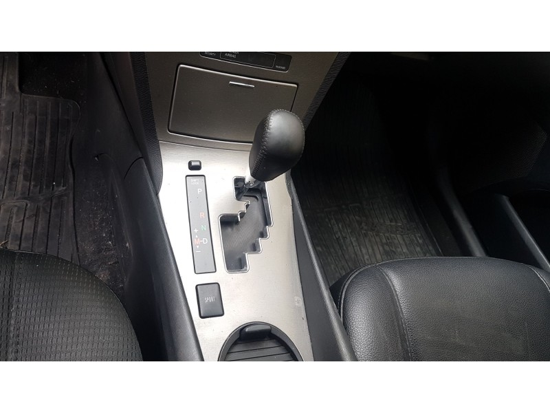 toyota avensis cross sport (t27) del año 2010