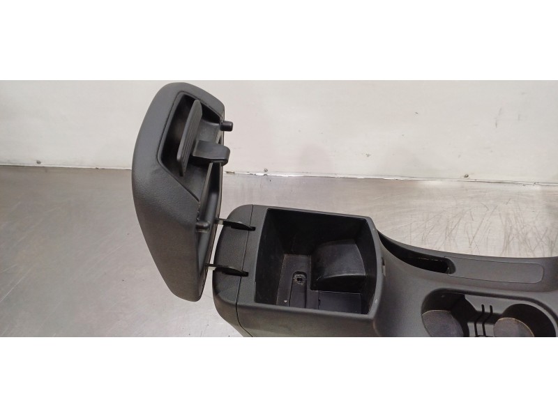 Recambio de apoyabrazos central para hyundai kona klass 2wd referencia OEM IAM 84660J9000TRY 84611J9000TRY 