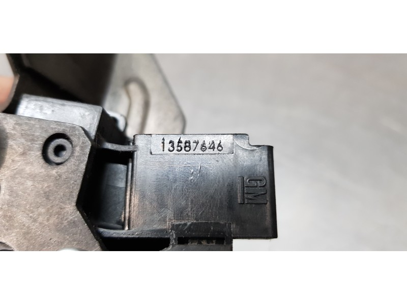 Recambio de cerradura maletero / porton para opel zafira tourer expression referencia OEM IAM 13587646  