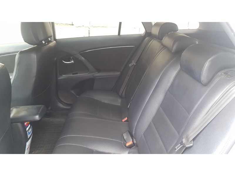 toyota avensis cross sport (t27) del año 2010