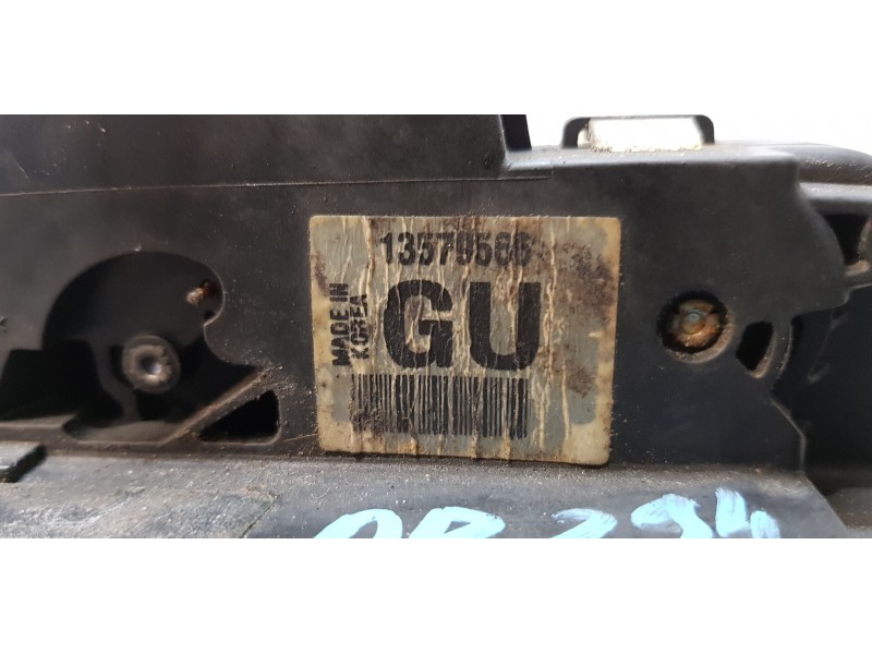 Recambio de cerradura puerta trasera derecha para opel zafira tourer expression referencia OEM IAM 13579566  