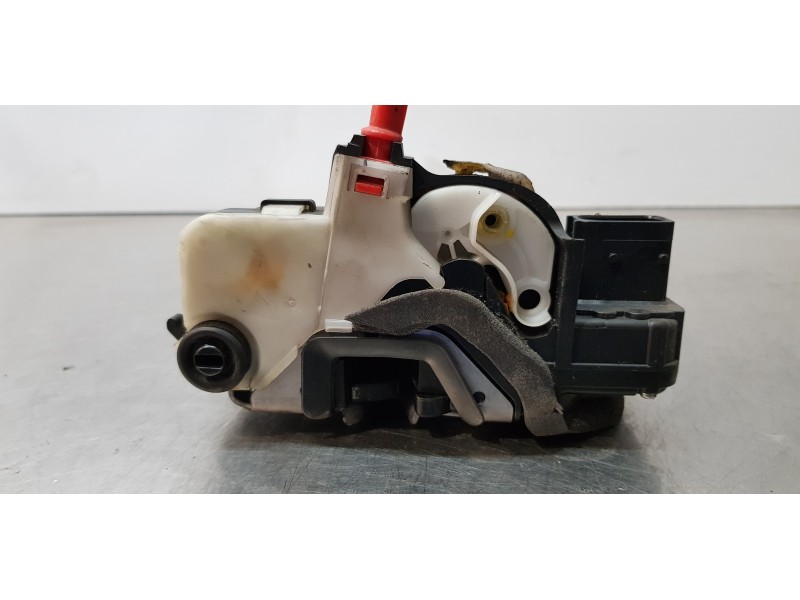 Recambio de cerradura puerta trasera derecha para opel zafira tourer expression referencia OEM IAM 13579566  