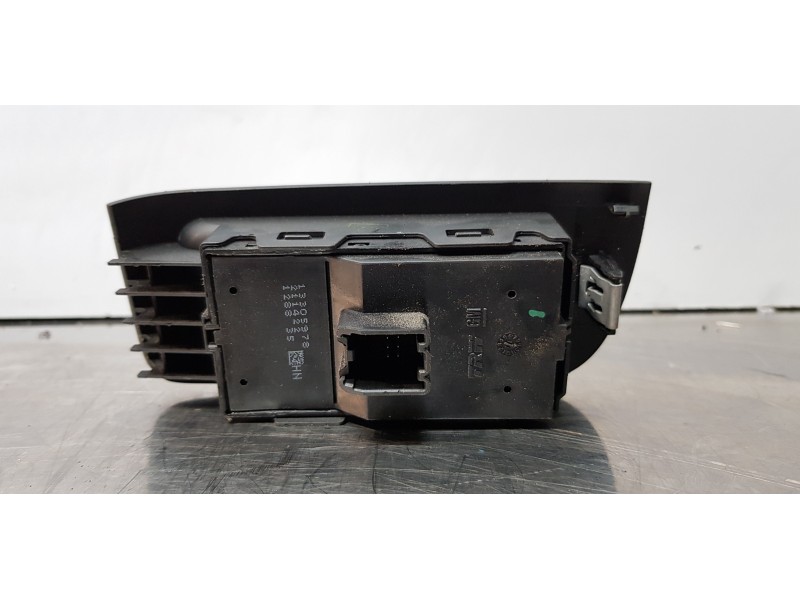 Recambio de mando elevalunas delantero izquierdo para opel zafira tourer expression referencia OEM IAM 13305978  