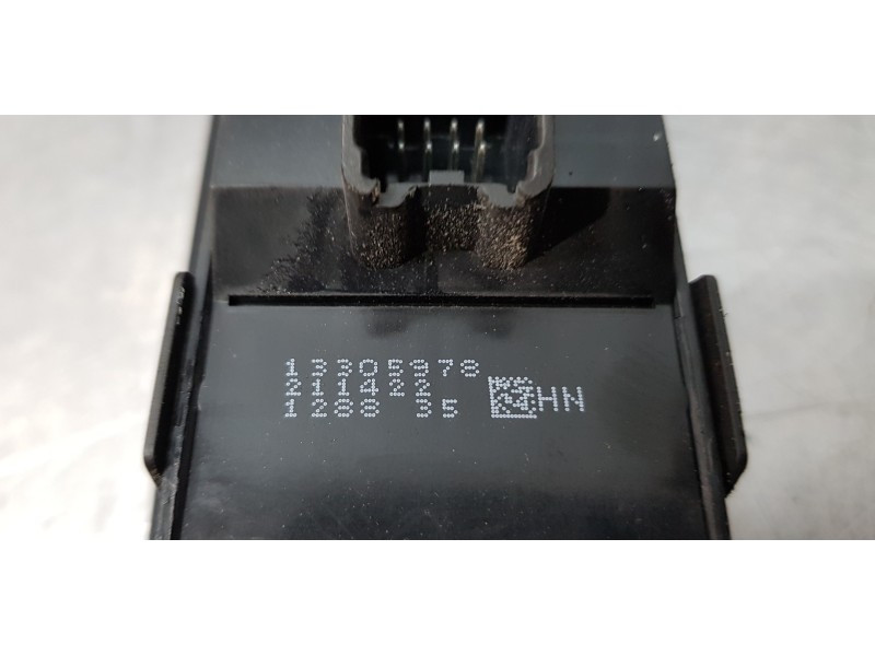 Recambio de mando elevalunas delantero izquierdo para opel zafira tourer expression referencia OEM IAM 13305978  