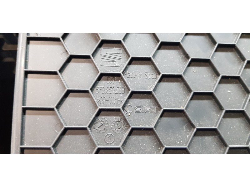 Recambio de guantera para seat leon sportstourer (kl8) xcellence referencia OEM IAM 5FB857095F4PK 05FB857095F 5FB857095F