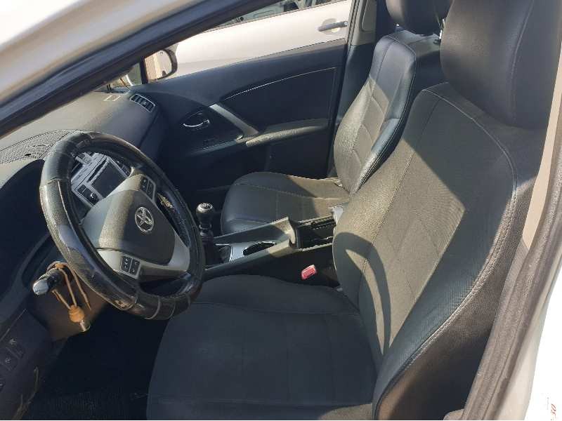 toyota avensis (t27) del año 2012