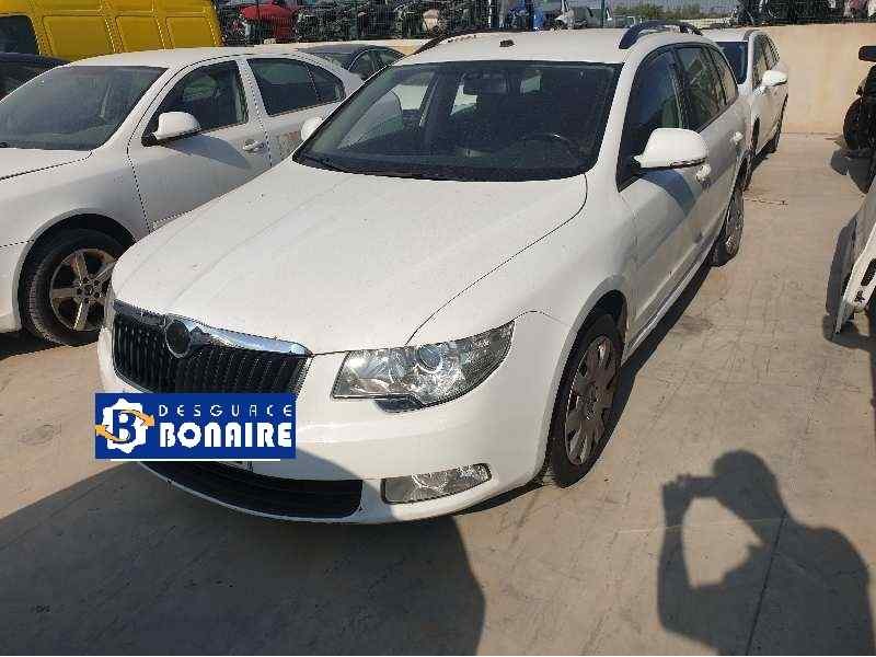 skoda superb combi (3t5) del año 2011