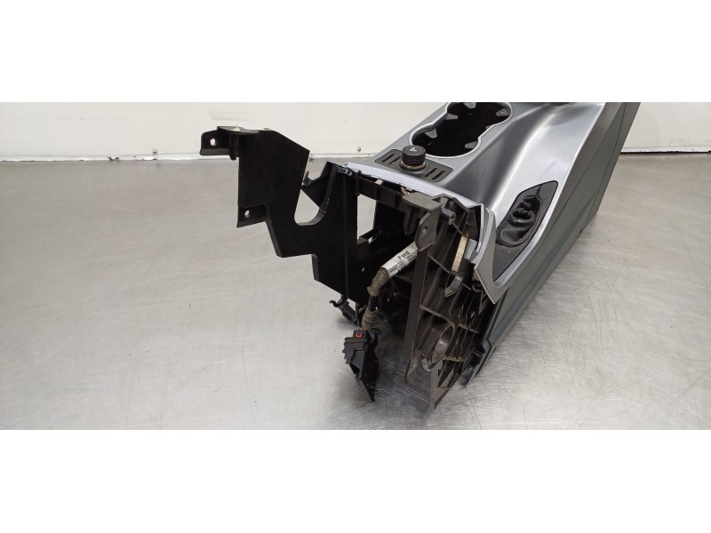 Recambio de apoyabrazos central para ford c-max trend referencia OEM IAM 1807156 AM51R045M18EJ3AM5  Recambio de apoyabrazos central para ford c-max trend referencia OEM IAM 1807156 AM51R045M18EJ3AM5